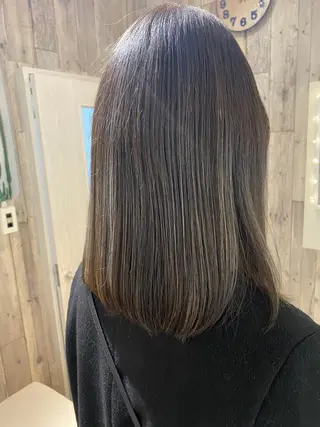 ミディアム Re:MAKE所属・ジャニヲタ美容師 推しカラー中平海帆のヘアスタイル