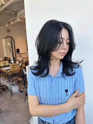 セミロング 大阪ウルフカット ハッシュカットのヘアスタイル