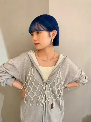 ショート カラー ぱつっとボブ 古家 佑真のヘアスタイル