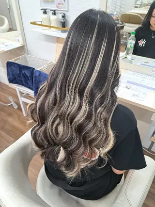 カラー ロング GLOSS❤︎ 中西春菜のヘアスタイル