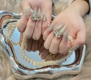 ネイル crystal ___nail所属・Au Thuc trinhのネイルデザイン