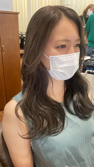 セミロング カラー 小畑 杏実のヘアスタイル