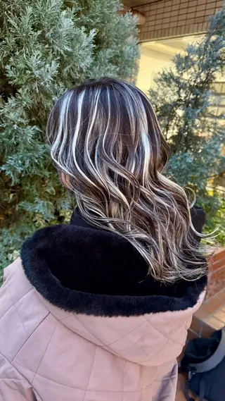 セミロング Cure2所属・🌈白いハイライト 🌈 🐶ノザワ🐶のヘアスタイル