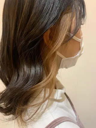 ミディアム 齋藤 志穂のヘアスタイル