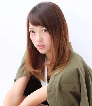 セミロング カラー 山北 咲子のヘアスタイル