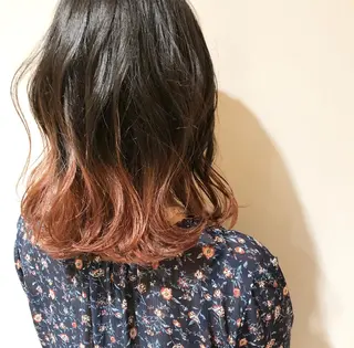 ミディアム カラー 小森 樹奈のヘアスタイル