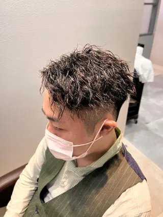 ショート パーマ メンズ 大澤 慶紘のヘアスタイル
