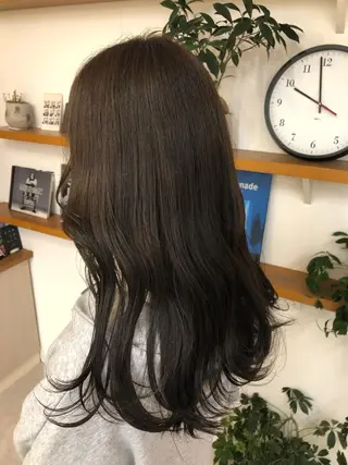 カラー リンダ所属・ベージュ/顔周り カット/スズキのヘアスタイル