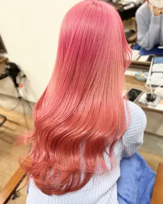 ロング まろやかなベージュ 小池春樹のヘアスタイル