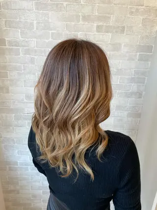 セミロング カラー Well's TAIGAのヘアスタイル