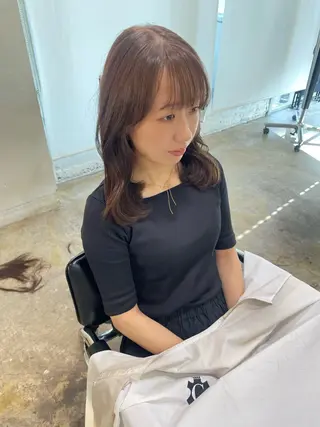 ミディアム カラー MIOベージュカラー 柔らかいカラーのヘアスタイル