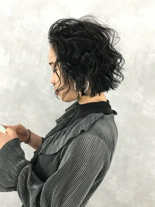 ミディアム カラー TOMOYAレイヤー ブリーチ縮毛矯正のヘアスタイル