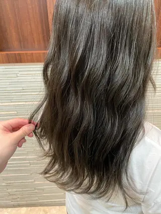 ロング 佐藤 由依/透明感カラーのヘアスタイル