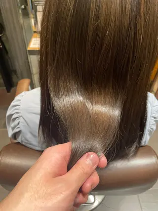 セミロング カラー ブリーチ＆縮毛矯正 🧸tomoki🧸のヘアスタイル