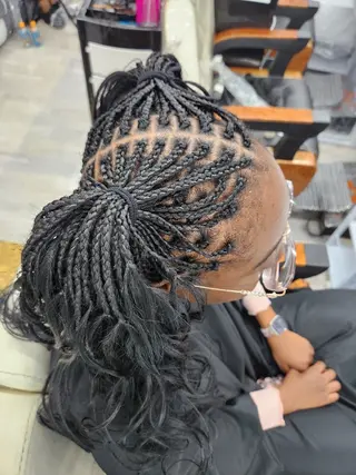 ロング  渡辺 マリのヘアスタイル