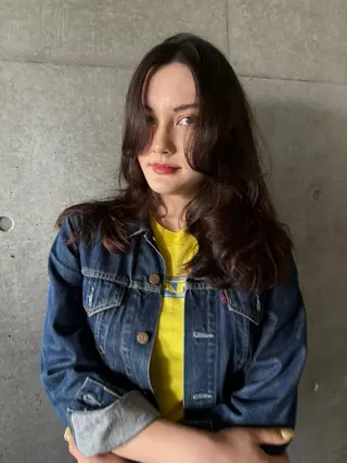 セミロング レイヤーカット\ウル フ　chinatsuのヘアスタイル