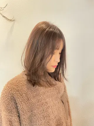 ミディアム カラー 荒牧 絵美のヘアスタイル
