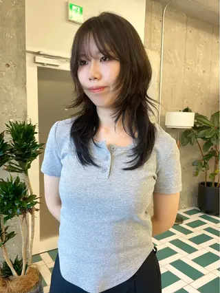 セミロング 伊藤 凜のヘアスタイル
