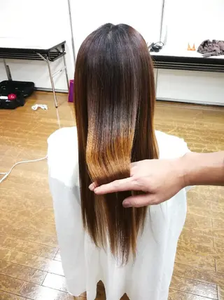 パーマ ロング Aile所属・酸性ストレート／カラ ー/山下高明のヘアスタイル