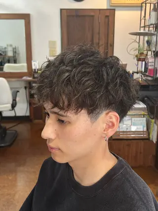 ショート パーマ メンズ 小松崎 翔太のヘアスタイル