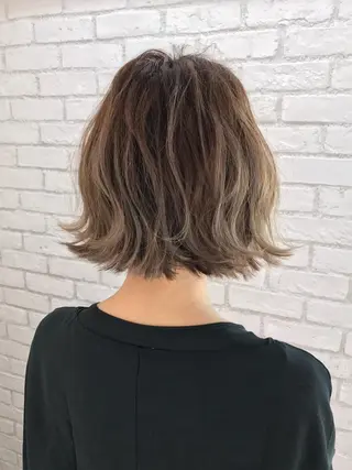 ショート TOMOYAレイヤー ブリーチ縮毛矯正のヘアスタイル