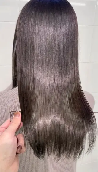 ロング ハイトーン/艶カラー 𝐧𝐨𝐚のヘアスタイル