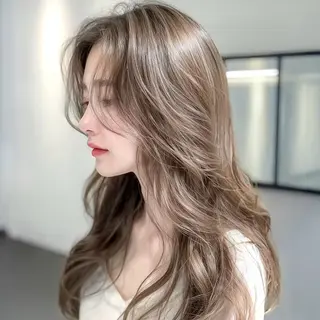 セミロング ワダ カイのヘアスタイル