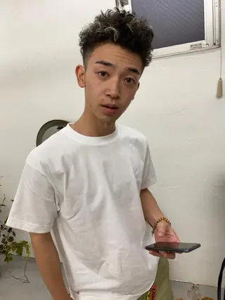 ショート パーマ qiie/ワンカラー インナーカラーのヘアスタイル