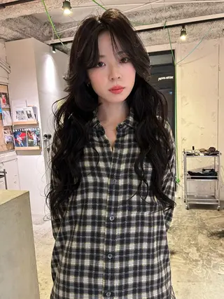 ロング カラー Loom.所属・村上雅人 ナチュラルモードのヘアスタイル