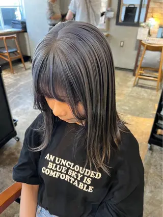 ミディアム カラー ツキノキ ミナのヘアスタイル