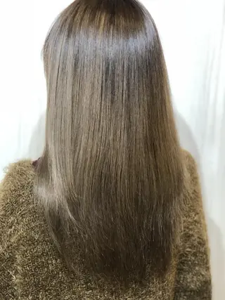 セミロング 嶋村夏実🌼レイヤー 🌸白髪ぼかしのヘアスタイル