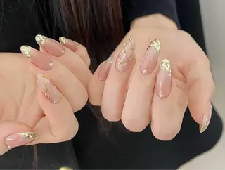 ネイル pink ladyサロン所属・べ にのネイルデザイン