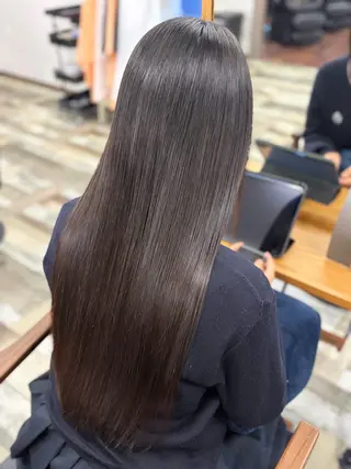 ロング 小澤 日菜のヘアスタイル