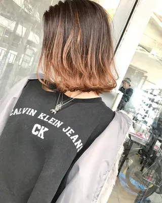 ミディアム カラー TOMOYAレイヤー ブリーチ縮毛矯正のヘアスタイル