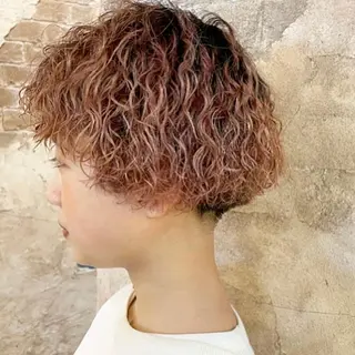 ショート パーマ ブリーチ、パーマ 西部笑のヘアスタイル
