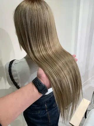 ロング カラー ブリーチとエクステ 最後の砦🤍アミルのヘアスタイル