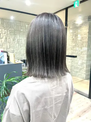 ミディアム カラー 德本 奈名美のヘアスタイル