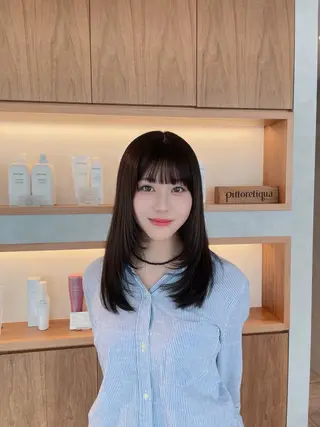 セミロング パーマ ABBEY4所属・地毛風ストレート /うえゆーのヘアスタイル