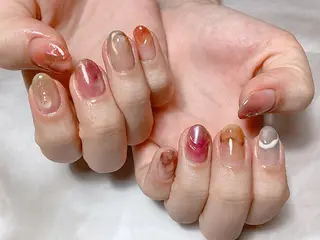 ショート カラー ネイル マツエク・マツパ illum hicariのネイルデザイン