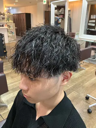 ショート パーマ メンズ TAYA 心斎橋所属・山本 聖真のヘアスタイル