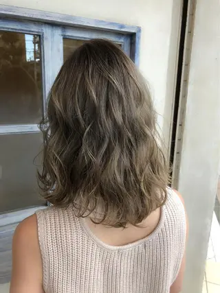 ミディアム カラー 森 早希絵のヘアスタイル