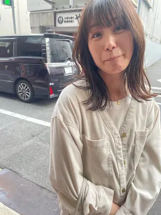 セミロング カラー さの あやねのヘアスタイル