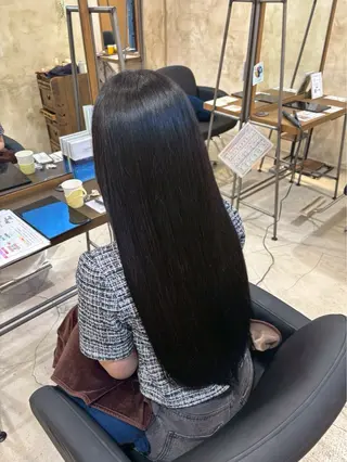 ロング 𝐇𝐈𝐍𝐀🦎 カラー/縮毛矯正のヘアスタイル