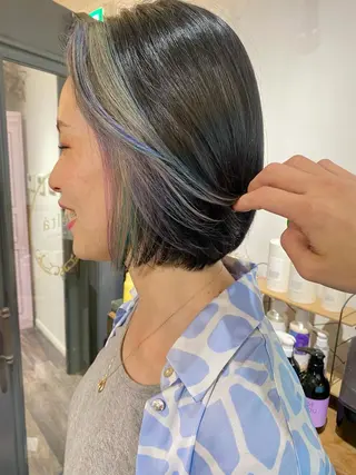 ショート カラー 梅田ハイトーン チダ ヒナノのヘアスタイル