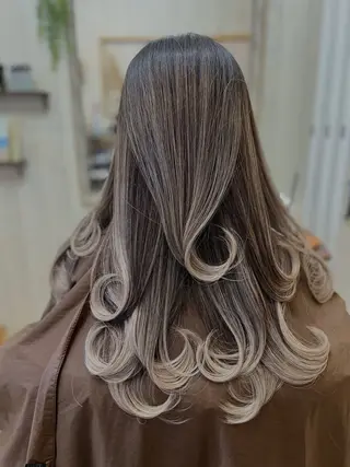ロング カラー MERCI所属・マツモト コウダイのヘアスタイル