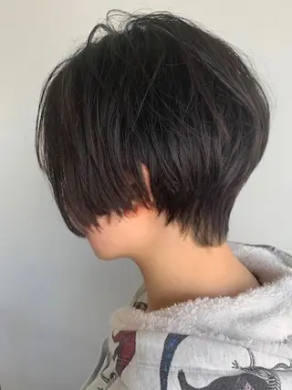 ショート nuu所属・💜ショート💜 ウルフ、ボブ二色亜美のヘアスタイル