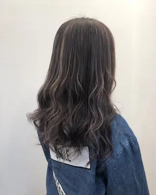 カラー Ruang所属・ツノガイ エリのヘアスタイル