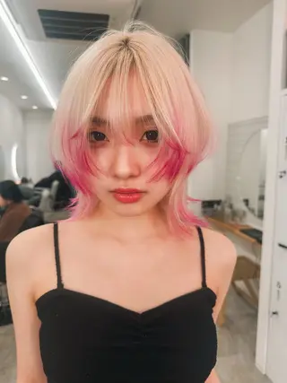 ミディアム カラー レイヤーカット ベージュ/ダイチのヘアスタイル