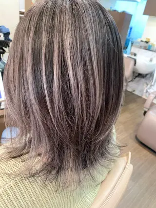 ミディアム カラー coupe ciseauxのヘアスタイル