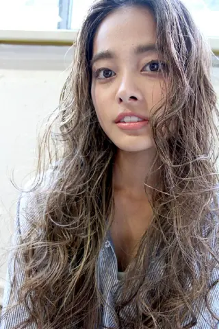 ロング カラー Mira 代表 SEKIのヘアスタイル